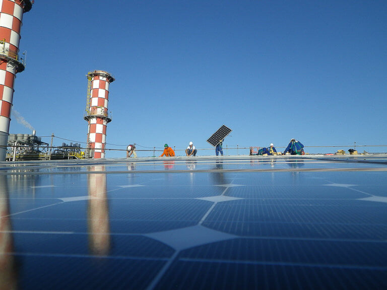 Chantier photovoltaïque au Brésil